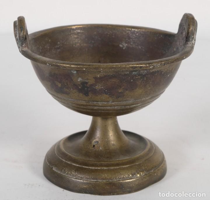 Antig&uuml;edades: Copa en bronce siglo XVIII - Foto 2