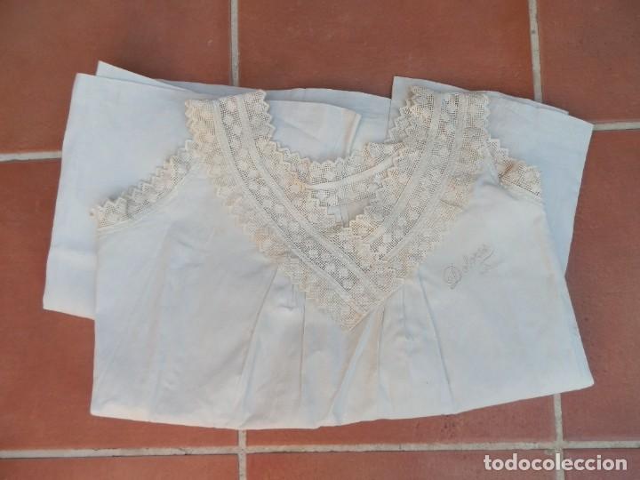 Oggetti Antichi: ANTIGUA CAMISA DE DORMIR DE HILO CON ENCAJE PRINCIPIOS S XX.