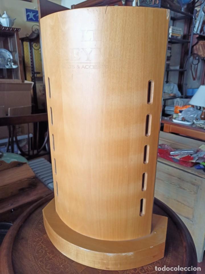 Antig&uuml;edades: Mueble expositor de madera - Foto 5