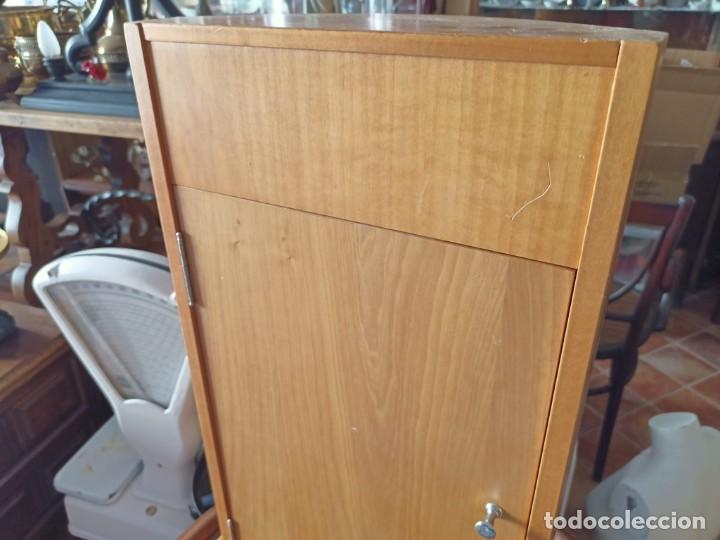 Antig&uuml;edades: Mueble expositor de madera - Foto 6
