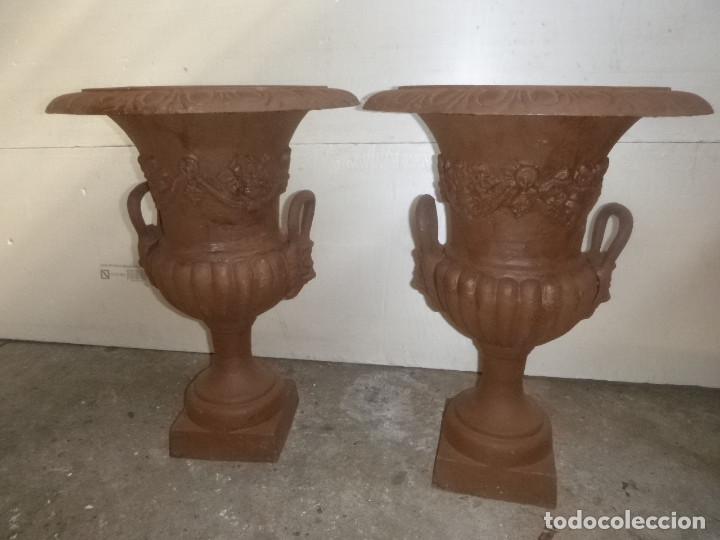 Antig&uuml;edades: GRANDES MACETEROS COPA DE FUNDICION - Foto 1