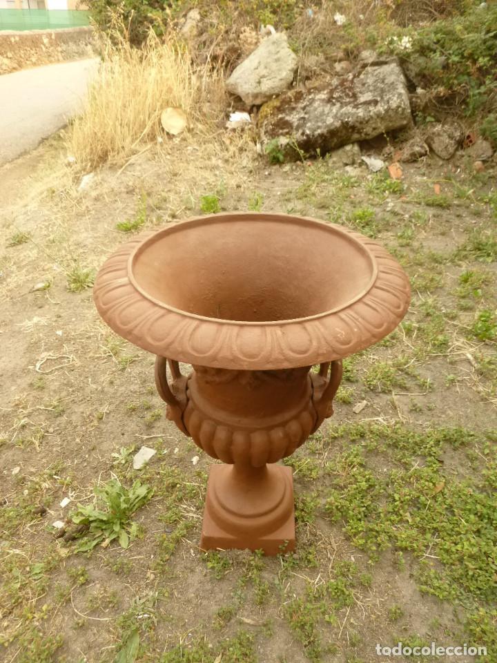 Antig&uuml;edades: GRANDES MACETEROS COPA DE FUNDICION - Foto 2
