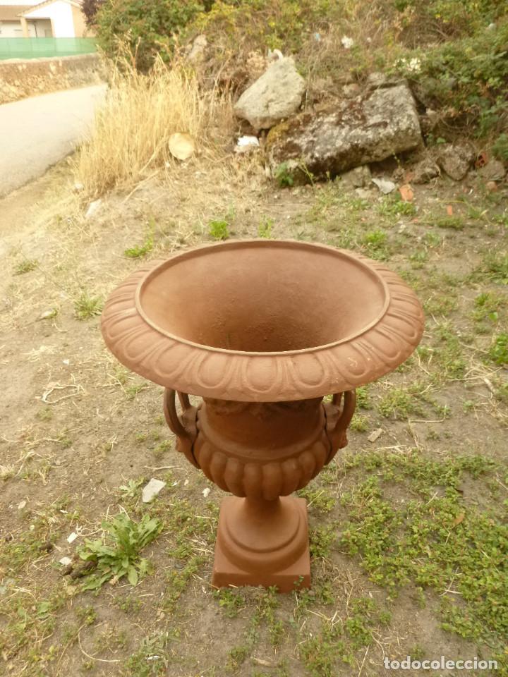 Antig&uuml;edades: GRANDES MACETEROS COPA DE FUNDICION - Foto 3