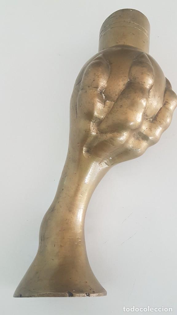 Antig&uuml;edades: GARRA Y BOLA DE BRONCE ESCALERA - Foto 1