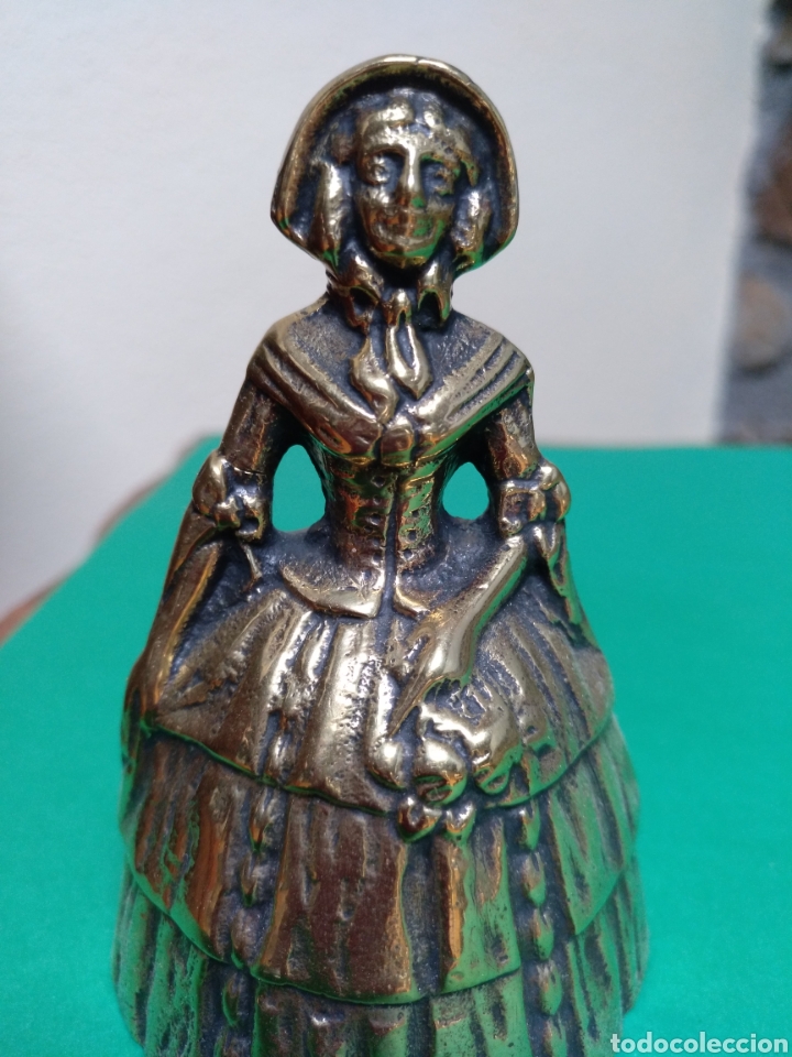 Antig&uuml;edades: CAMPANA MUJER BRONCE MACIZO - Foto 2