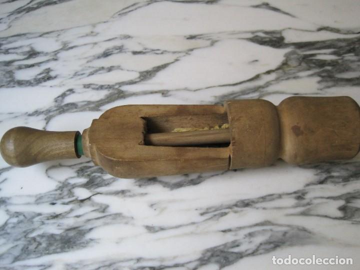 Antig&uuml;edades: ANTIGUO ENCORCHADOR DE MADERA - Foto 1