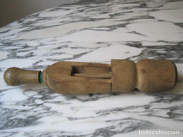 Antig&uuml;edades: ANTIGUO ENCORCHADOR DE MADERA - Foto 2