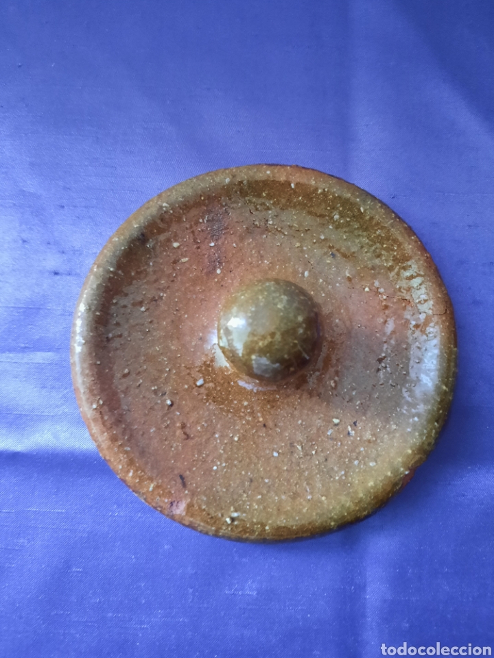 Antiquit&eacute;s: Tapa de barro de una orza peque&ntilde;a