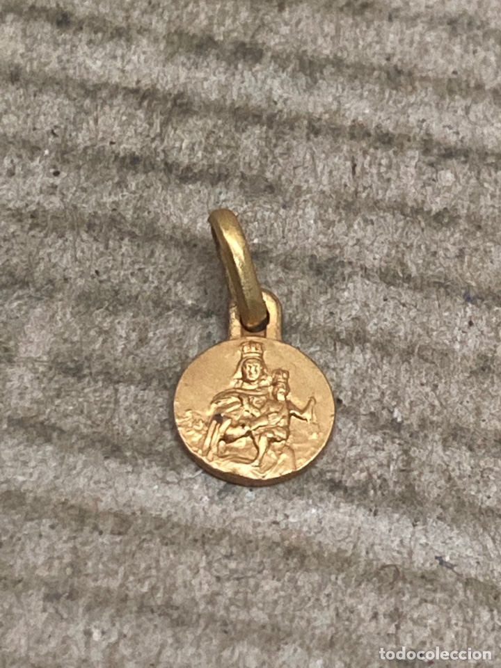 Antig&uuml;edades: Medalla ba&ntilde;ada oro religiosa - Foto 1