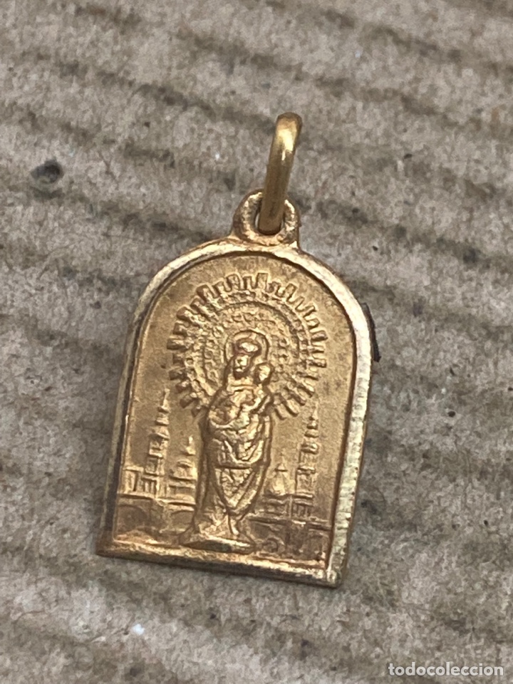 Antig&uuml;edades: Medalla ba&ntilde;ada oro religioso - Foto 1