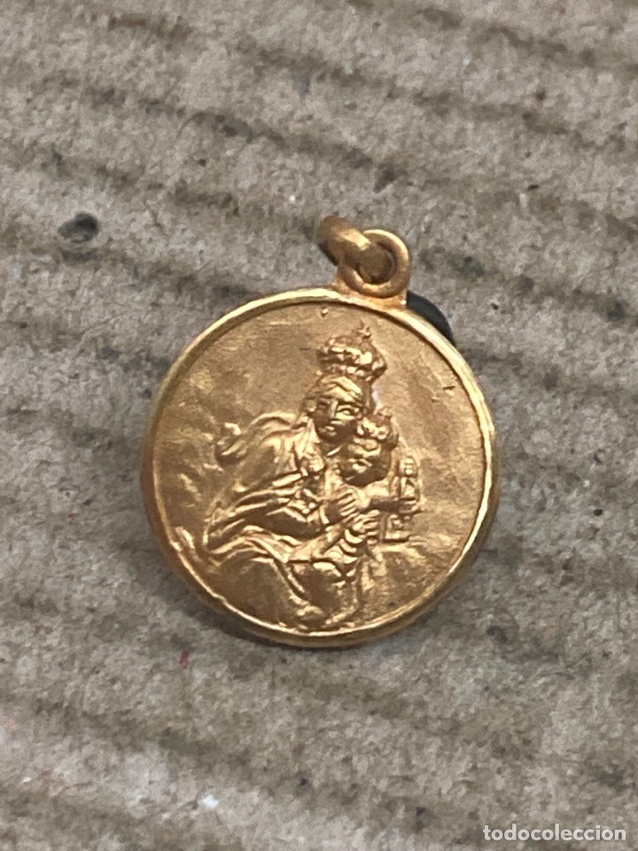 Antig&uuml;edades: Medalla ba&ntilde;ada oro religioso - Foto 1