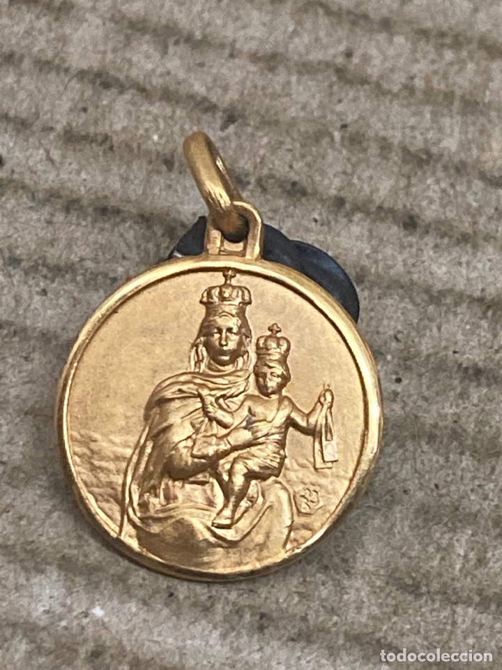 Antig&uuml;edades: Medalla ba&ntilde;ada oro religioso - Foto 1