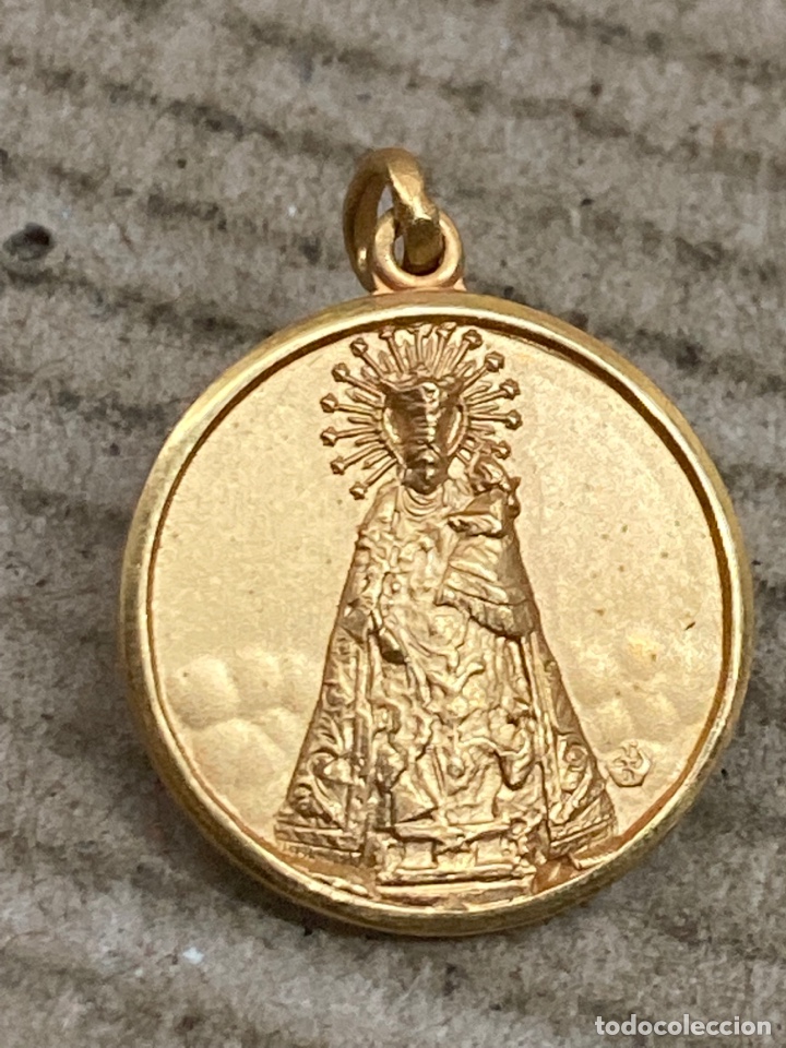 Antig&uuml;edades: Medalla ba&ntilde;ada oro religioso - Foto 1