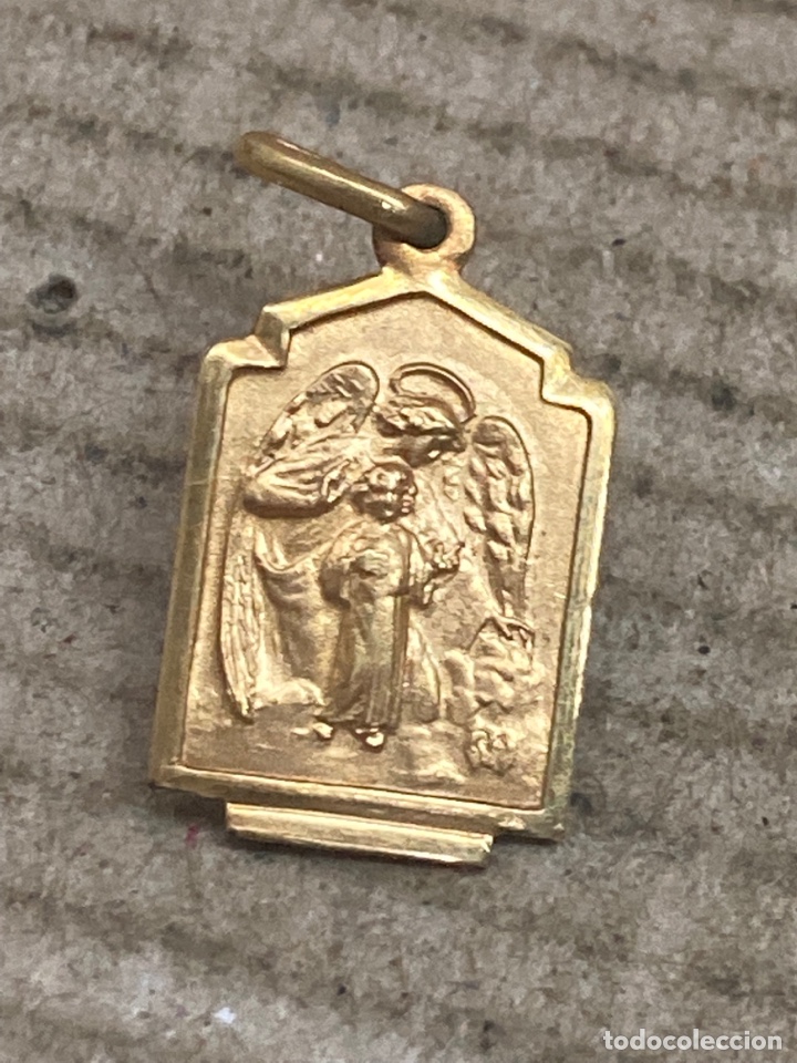 Antig&uuml;edades: Medalla ba&ntilde;ada oro religioso - Foto 1