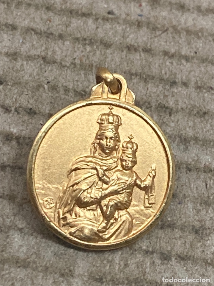 Antig&uuml;edades: Medalla ba&ntilde;ada oro religioso - Foto 1