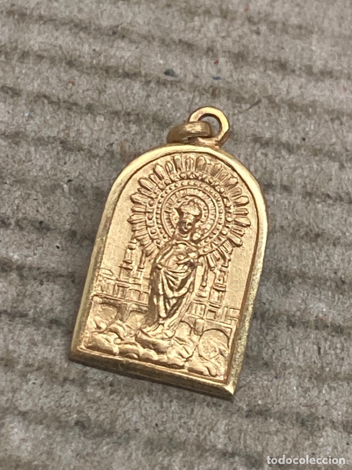 Antig&uuml;edades: Medalla ba&ntilde;ada oro religioso - Foto 1