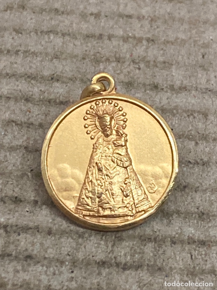 Antig&uuml;edades: Medalla ba&ntilde;ada oro religiosa - Foto 1