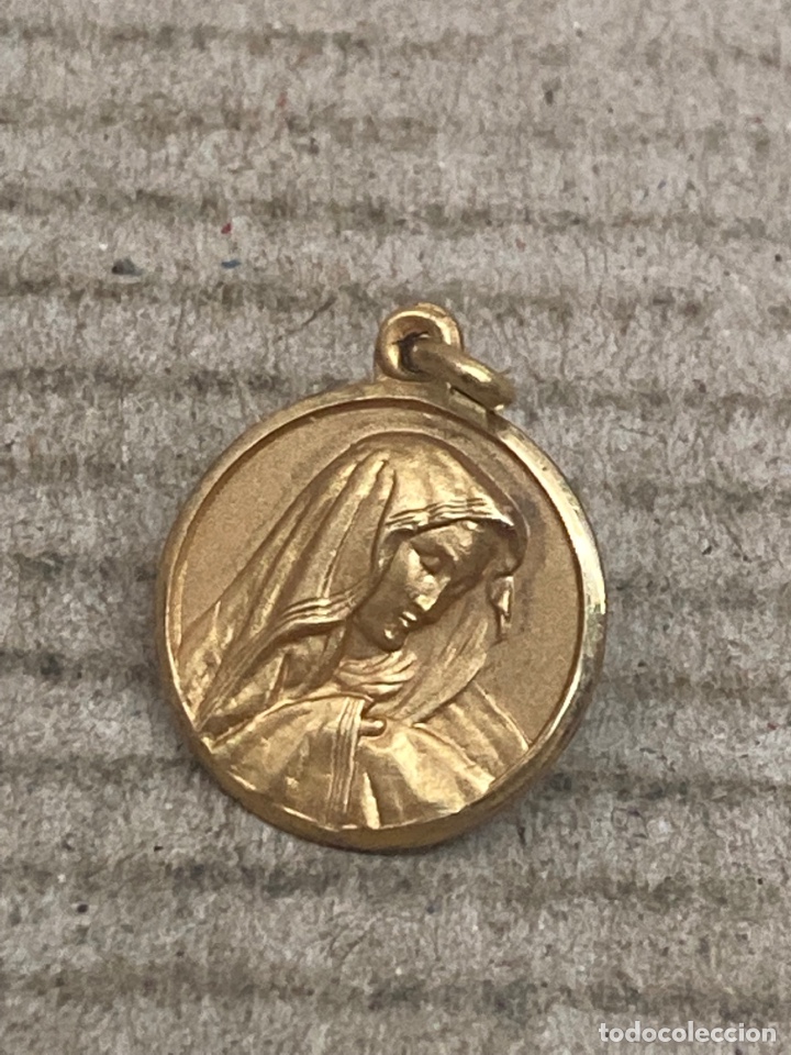 Antig&uuml;edades: Medalla ba&ntilde;ada oro religiosa - Foto 1