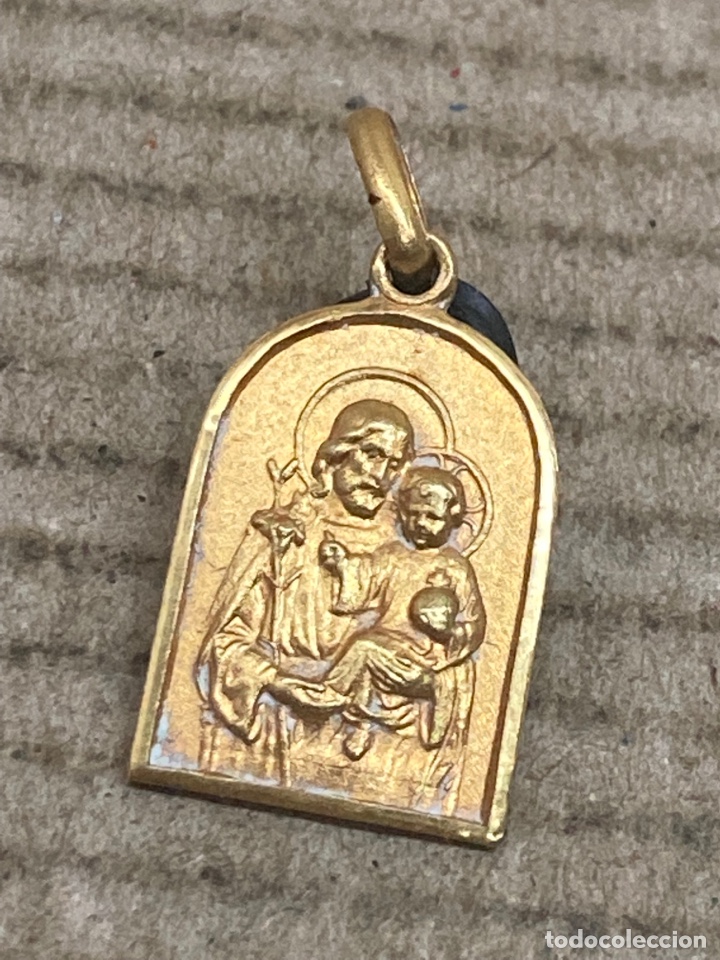 Antig&uuml;edades: Medalla ba&ntilde;ada oro religiosa - Foto 1