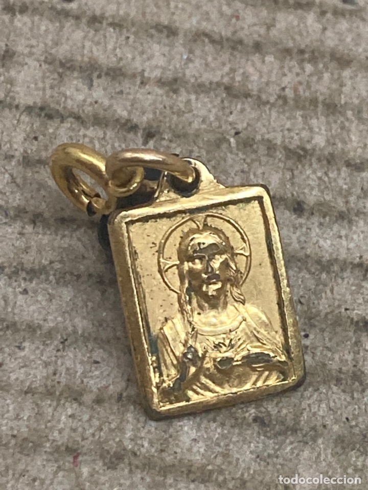 Antig&uuml;edades: Medalla ba&ntilde;ada oro religiosa - Foto 1