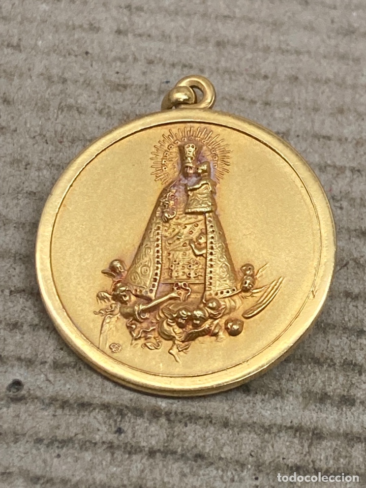 Antig&uuml;edades: Medalla ba&ntilde;ada oro religiosa - Foto 1