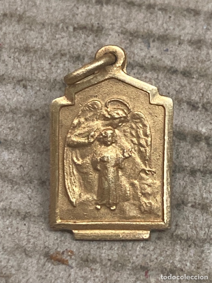 Antig&uuml;edades: Medalla ba&ntilde;ada oro religiosa - Foto 1