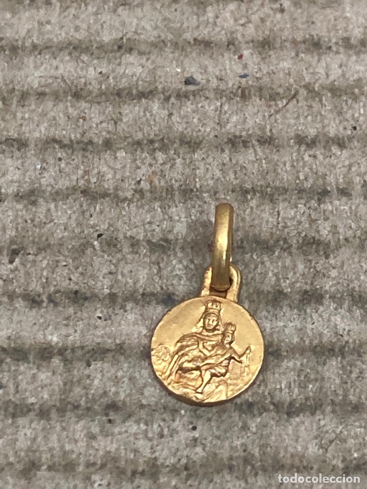 Antig&uuml;edades: Medalla ba&ntilde;ada oro religiosa - Foto 1