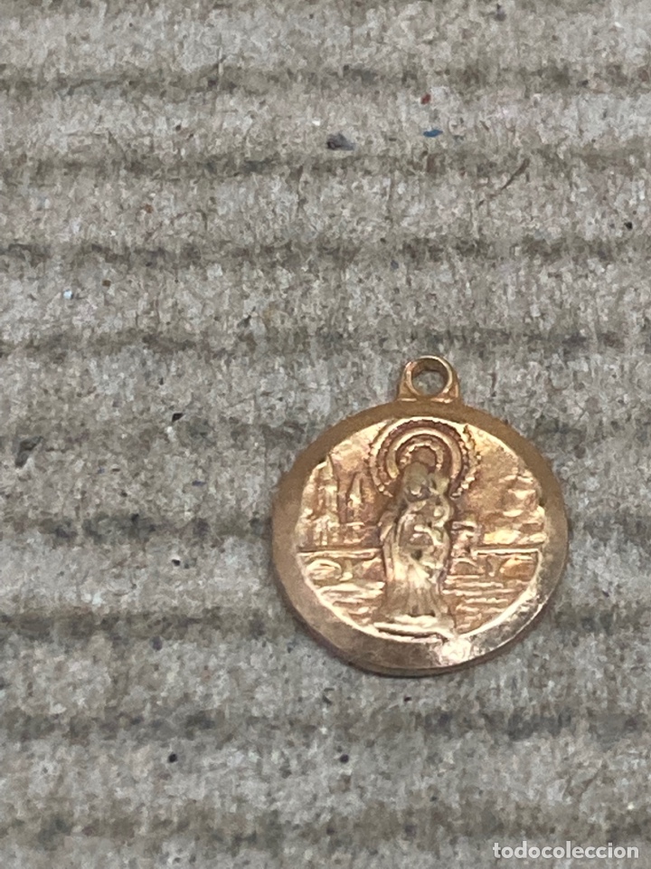 Antig&uuml;edades: Medalla ba&ntilde;ada oro religiosa - Foto 1