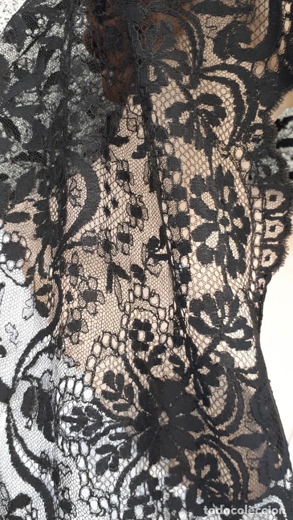 Antig&uuml;edades: MANTILLA RECTANGULAR ANTIGUA DE ENCAJE - Foto 5