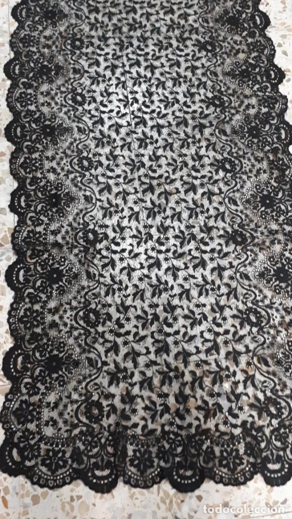 Antig&uuml;edades: MANTILLA RECTANGULAR ANTIGUA DE ENCAJE - Foto 6