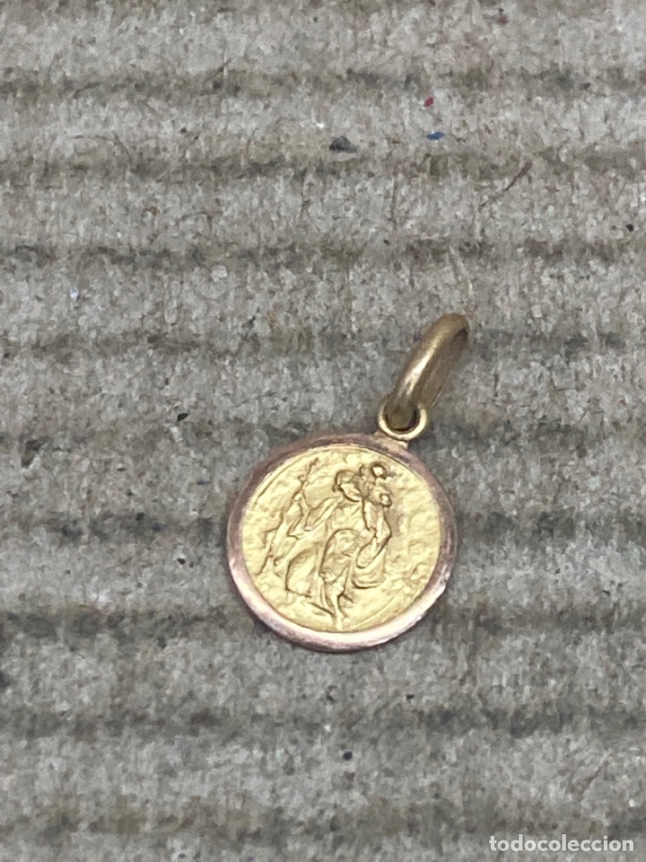 Antig&uuml;edades: Medalla ba&ntilde;ada oro religiosa - Foto 1