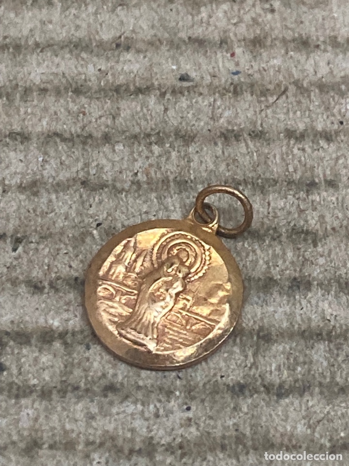 Antig&uuml;edades: Medalla ba&ntilde;ada oro religiosa - Foto 1