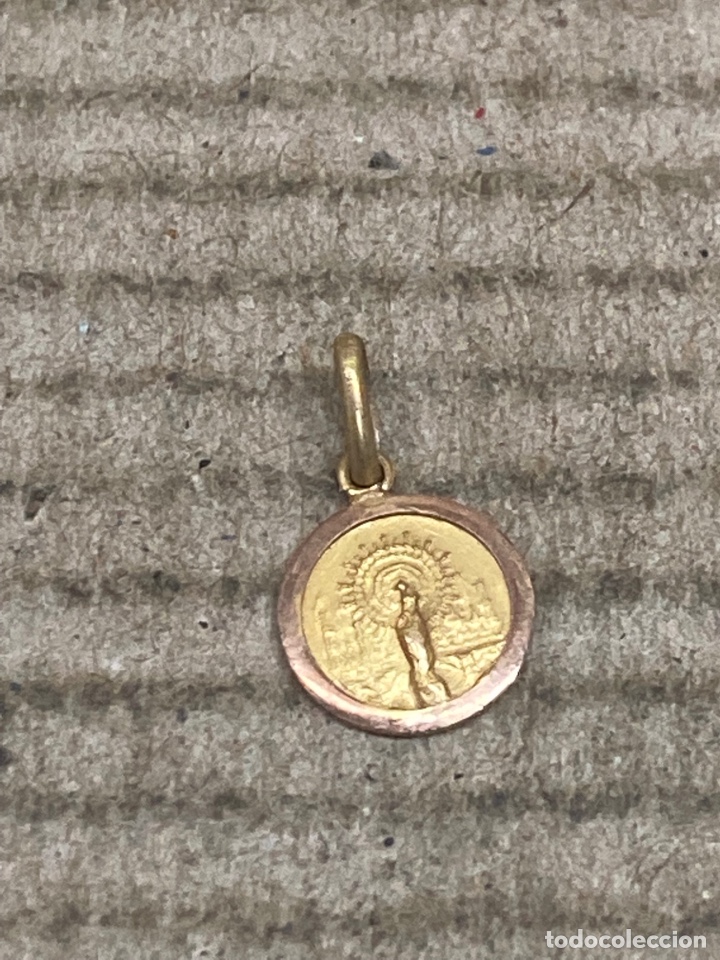 Antig&uuml;edades: Medalla ba&ntilde;ada oro religiosa - Foto 1