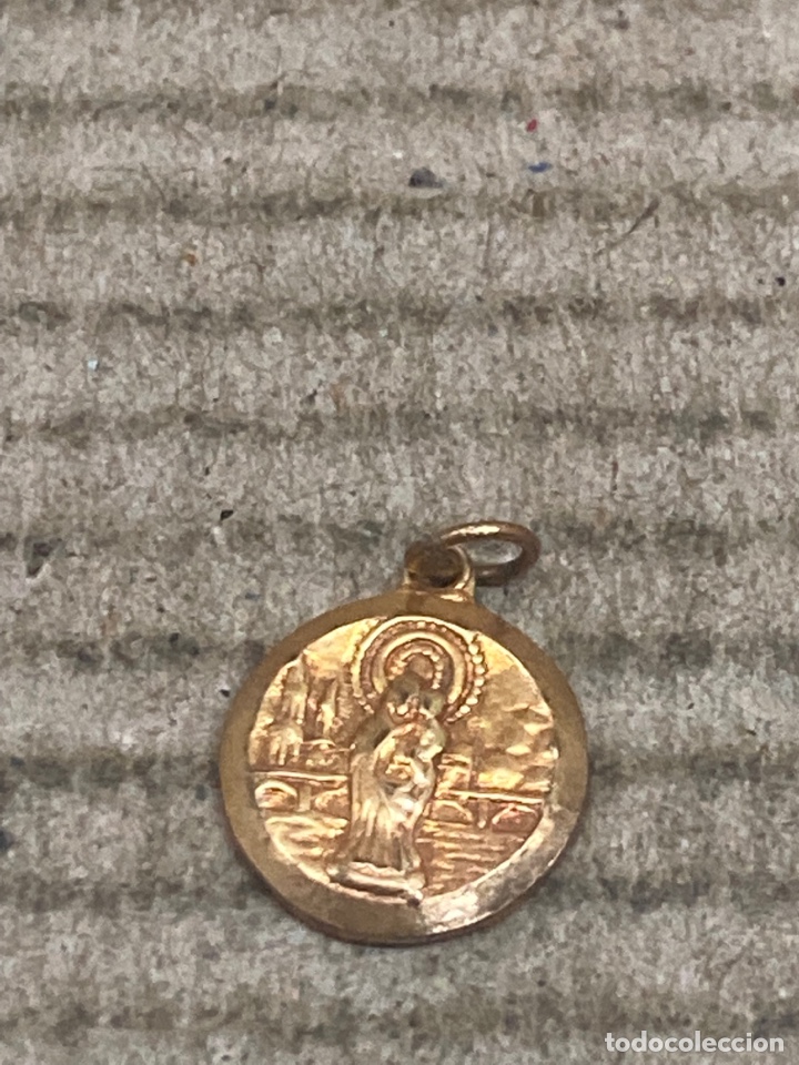 Antig&uuml;edades: Medalla ba&ntilde;ada oro religiosa - Foto 1