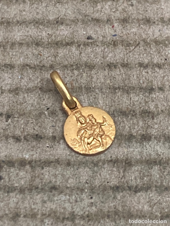 Antig&uuml;edades: Medalla ba&ntilde;ada oro religiosa - Foto 1