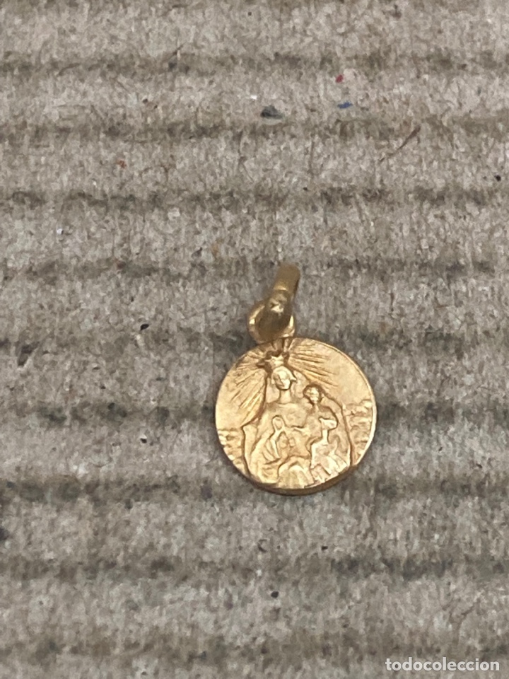 Antig&uuml;edades: Medalla ba&ntilde;ada oro religiosa - Foto 1