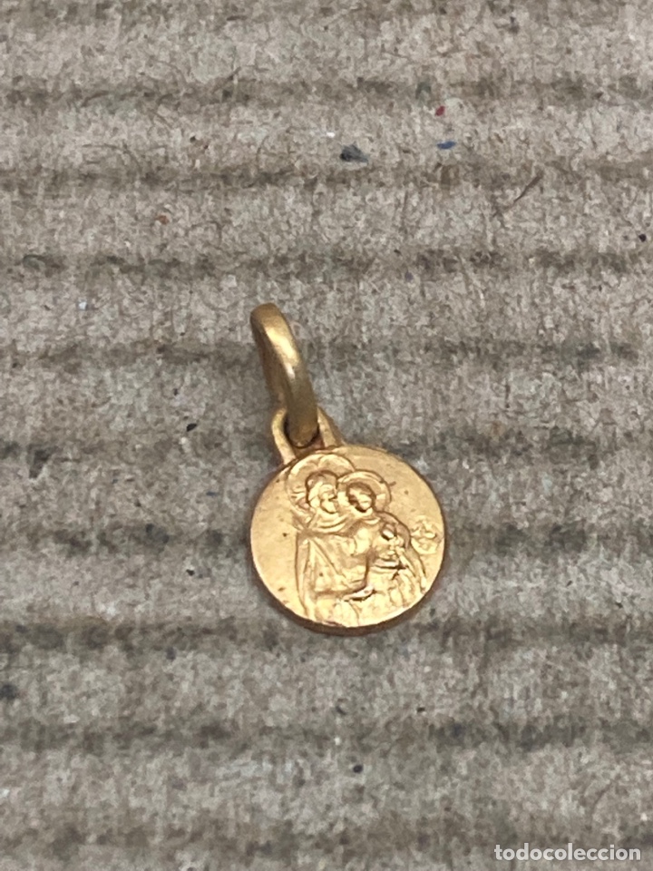 Antig&uuml;edades: Medalla ba&ntilde;ada oro religiosa - Foto 1