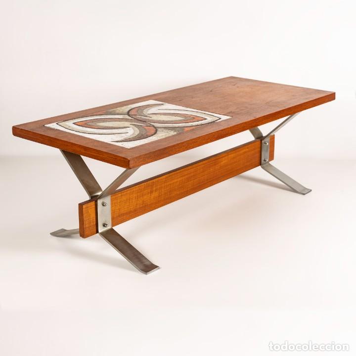 Antig&uuml;edades: Mesa baja midcentury con placa de ceramica - Foto 1