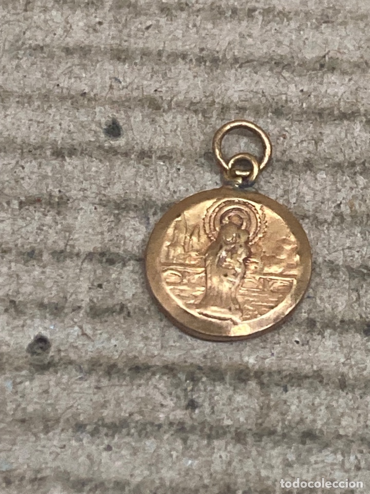 Antig&uuml;edades: Medalla ba&ntilde;ada oro religiosa - Foto 1