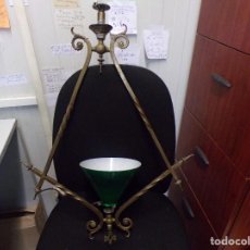 Antigüedades: ANTIGUA LAMPARA QUINQUE DE GAS TULIPA OPALINA