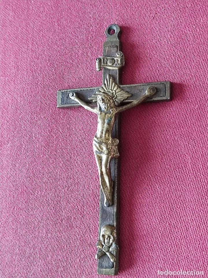 Antig&uuml;edades: ANTIGUO CRUCIFIJO DE BRONCE Y MADERA - Foto 3