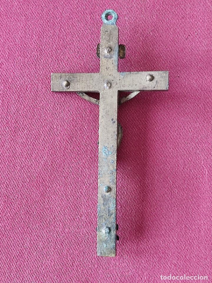 Antig&uuml;edades: ANTIGUO CRUCIFIJO DE BRONCE Y MADERA - Foto 6