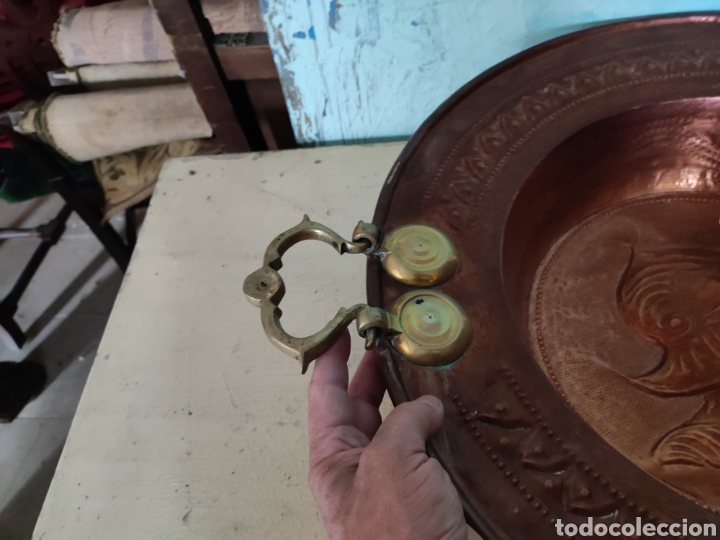 Antig&uuml;edades: Brasero de cobre repujado - Foto 2