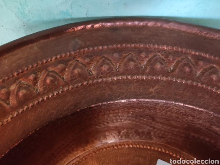 Antig&uuml;edades: Brasero de cobre repujado - Foto 5