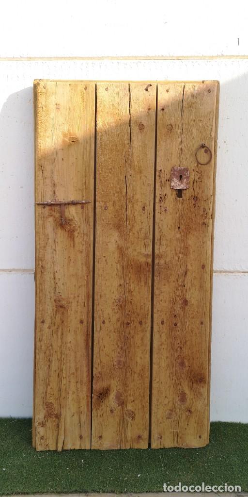 Antig&uuml;edades: Port&oacute;n antiguo de clavos de una sola hoja