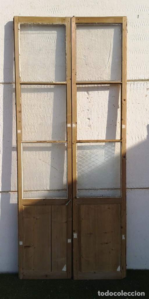 Antig&uuml;edades: Puerta cristalera antigua de doble hoja
