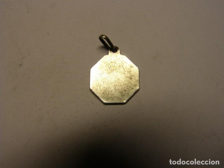 Antig&uuml;edades: Medalla de plata de Santo. - Foto 2