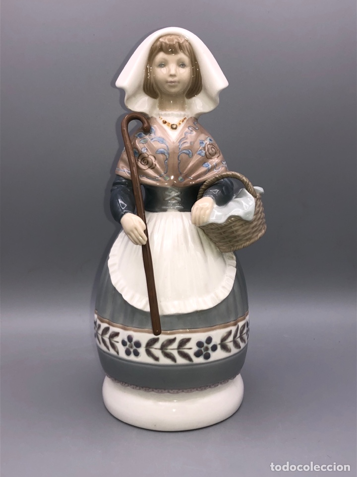 Antig&uuml;edades: REF: 01001214 &ldquo;NI&Ntilde;A ALDEANA&rdquo; LLADR&Oacute; - Foto 2