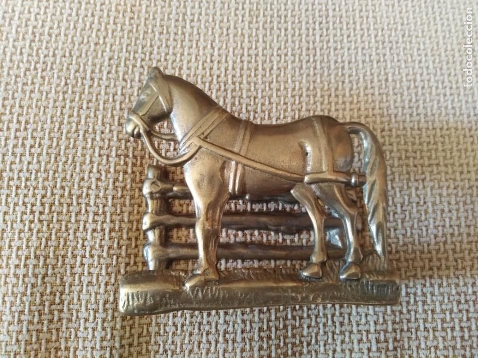 Antig&uuml;edades: Servilletero bronce caballo con valla - Foto 2