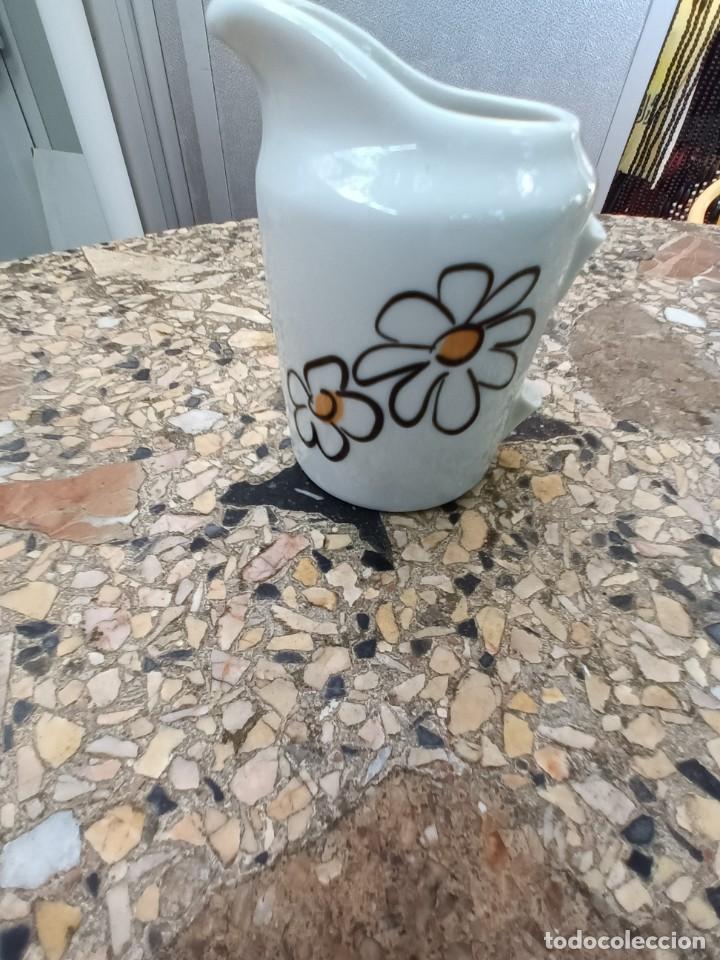 Antig&uuml;edades: Lechera de porcelana - Foto 1